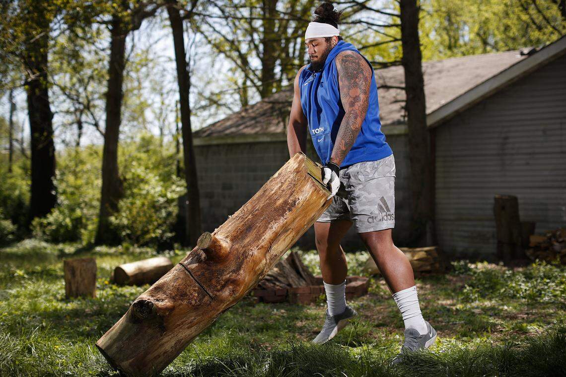 UK right tackle Darian Kinnard is improvising with his workouts since the Wildcats’ indoor training facilities are currently off limits due to the COVID-19 pandemic.