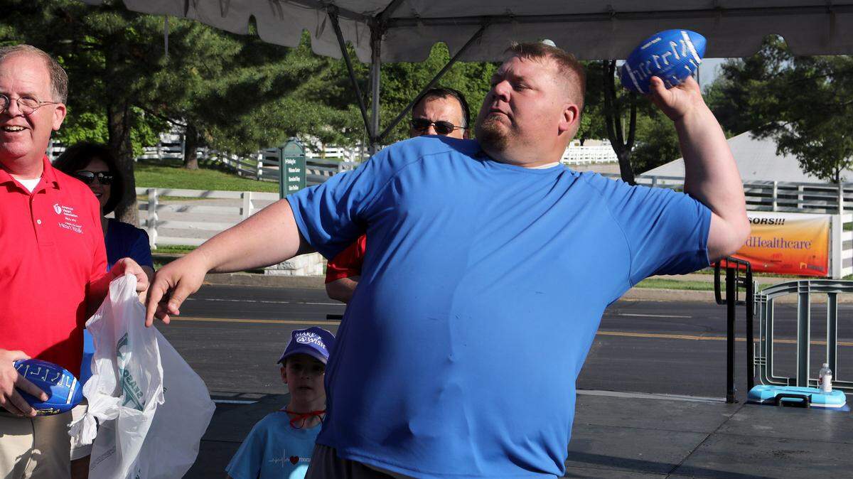 Jared Lorenzen threw a souvenir football during his visit to the Central Kentucky Heart Walk at Keeneland this summer. Lorenzen will return to Lexington Saturday as the grand marshal for A Midsummer Night’s Run.