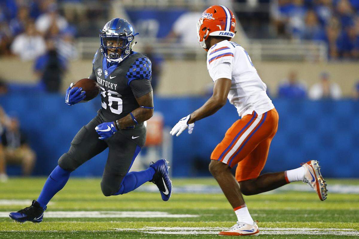 Florida held Kentucky star running back Benny Snell Jr. (26) to 59 yards on 14 carries last season in the Gators’ 28-27 come-from-behind victory at Kroger Field.