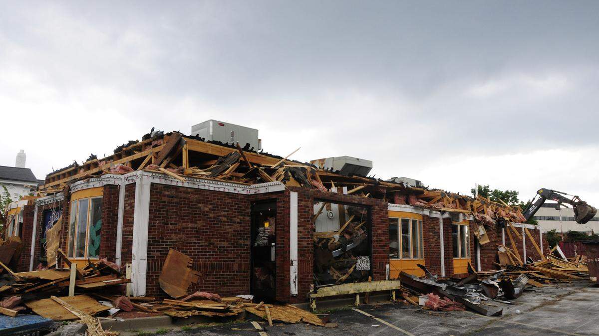 Greer Companies began demolition of the old McDonald's restaurant on East Main Street on Monday August 8, 2011. Photo by Hannah Potes | Staff