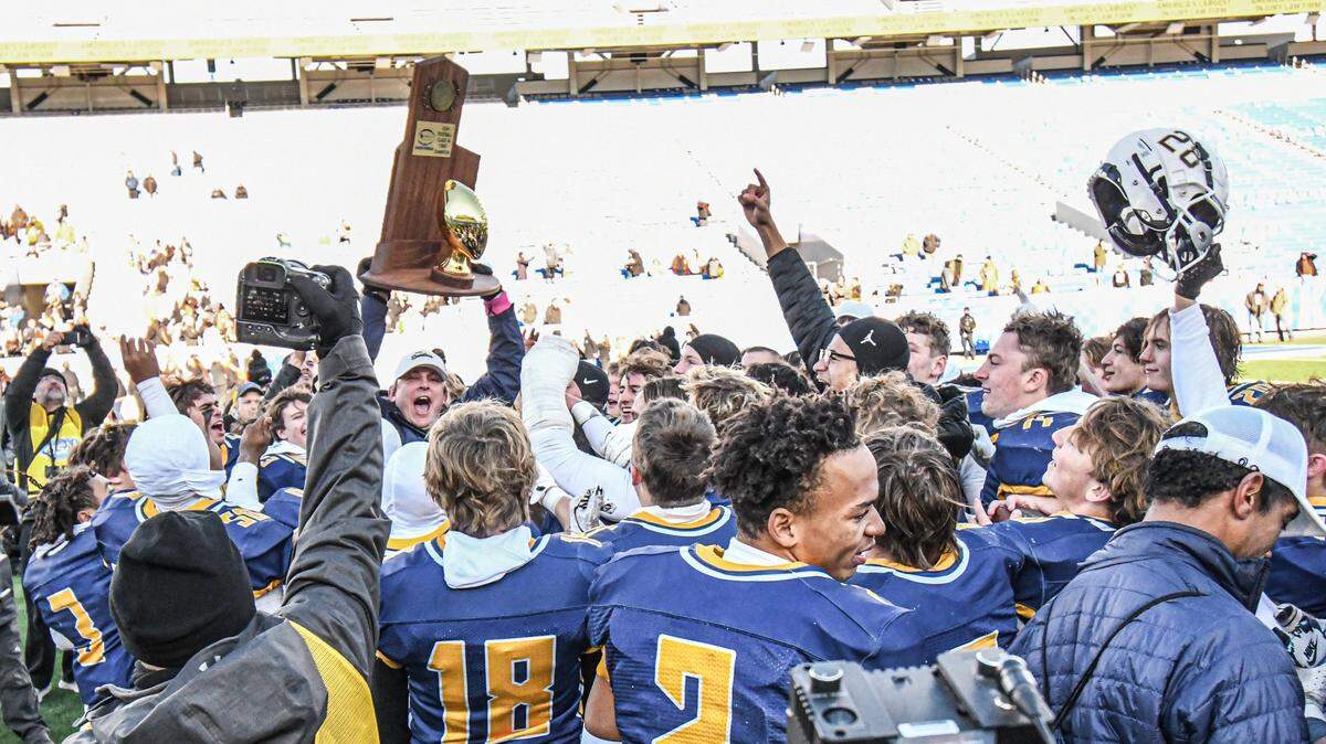 Sayre seizes historic first state football title with gritty win over Raceland