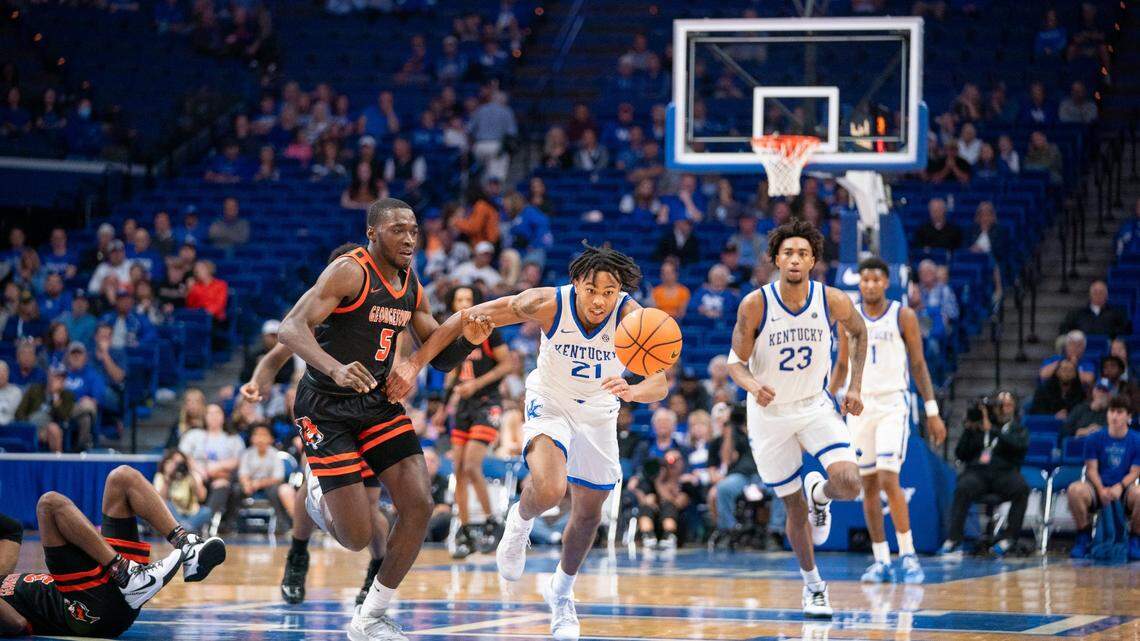 No bigs and ‘nervous’ freshmen. Kentucky’s first exhibition could signal tough road ahead.