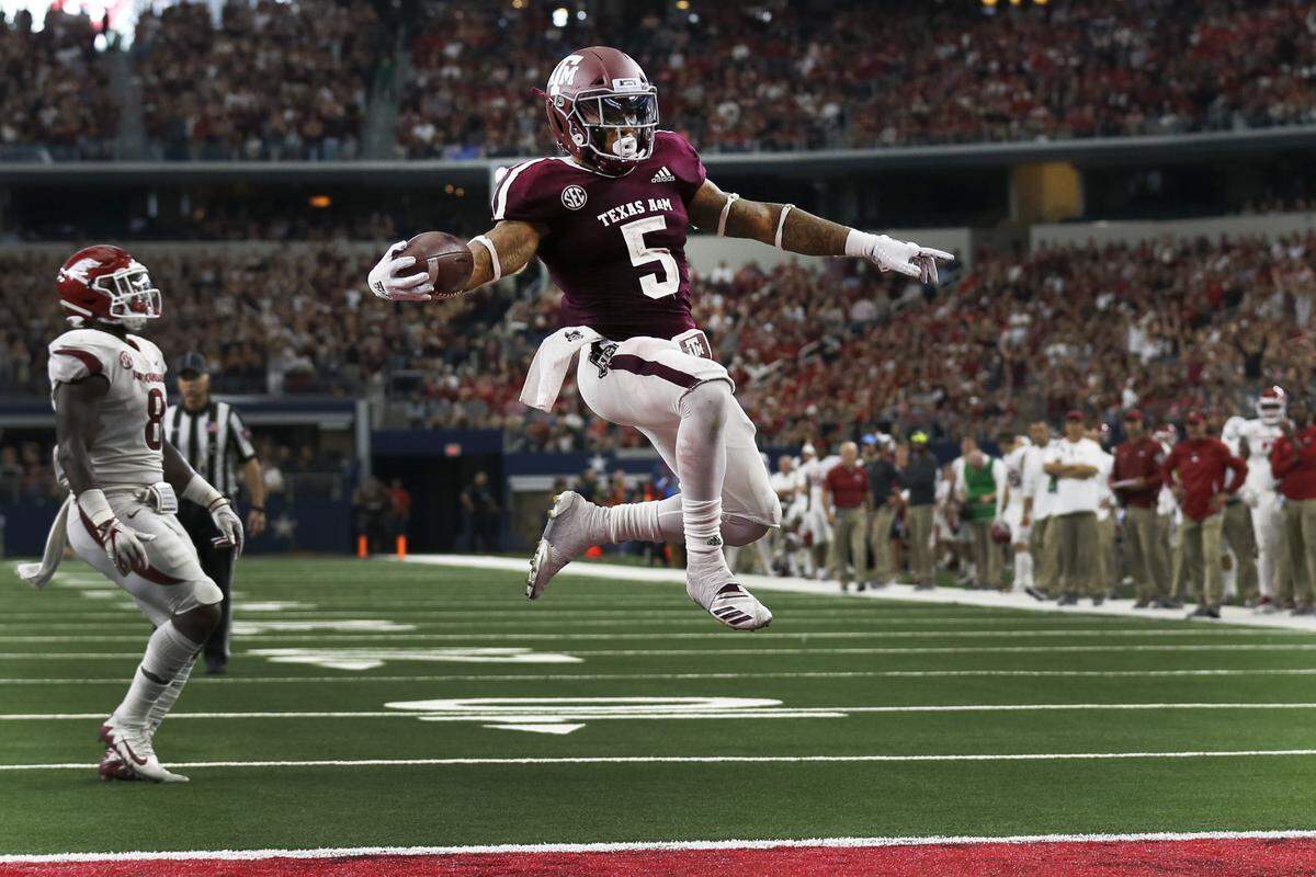 Texas A&M running back Trayveon Williams (5) ran for 152 yards and two touchdowns in the Aggies’ 24-17 victory over SEC West rival Arkansas.