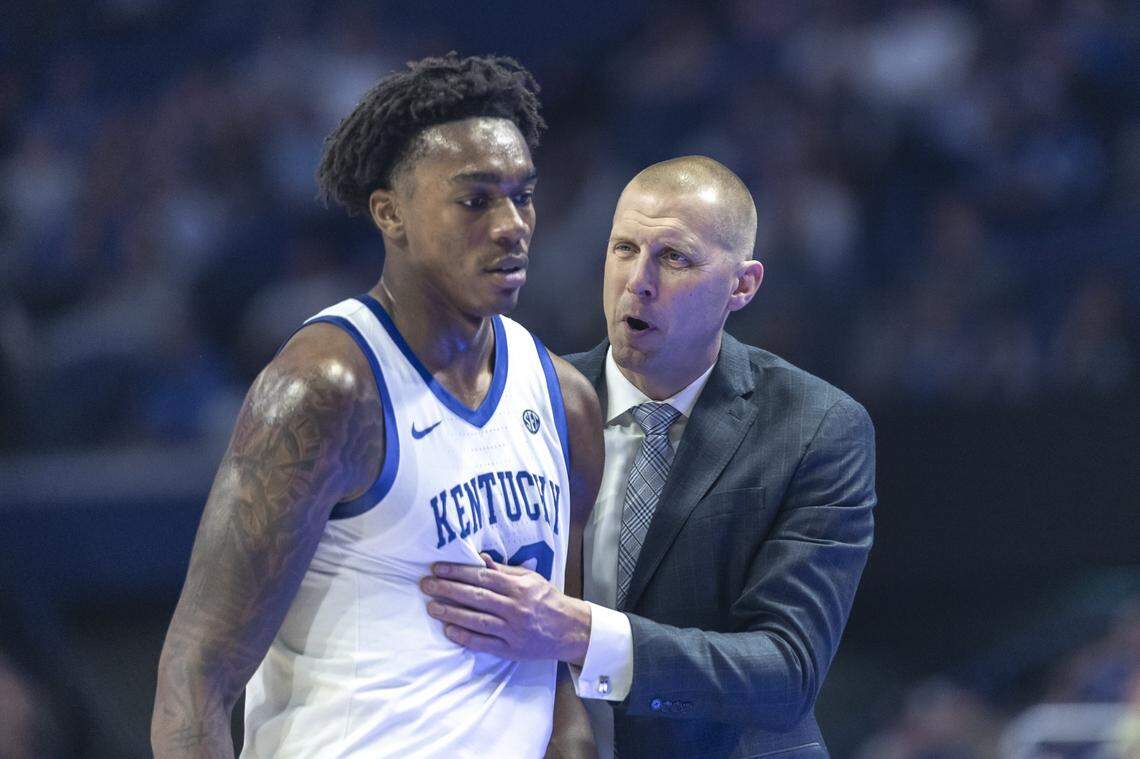 Kentucky head coach Mark Pope talks with center Amari Williams during Monday night’s season-opening win over Wright State.