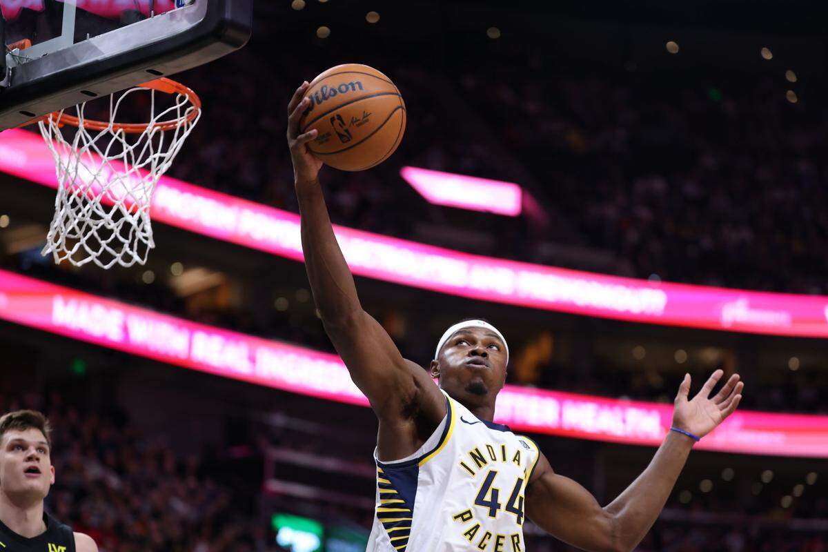 The Pacers’ Oscar Tshiebwe grabs a rebound against the Jazz during an NBA game on Jan. 15.