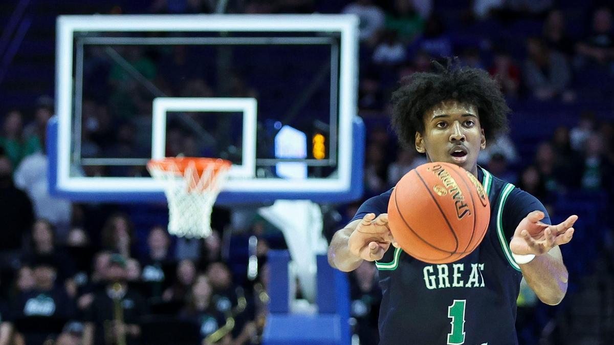 Great Crossing’s Vince “Tre” Dawson III makes a pass during the Sweet 16 championship game Saturday at Rupp Arena.