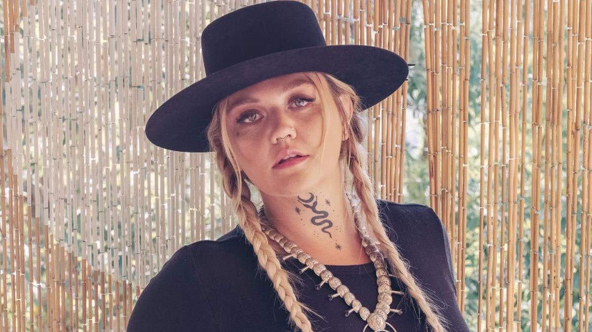 Singer/songwriter Elle King has had success in both rock ‘n’ roll and in country music and has new music to release in both genres. She will be coming to Lexington Opera House Jan. 19.