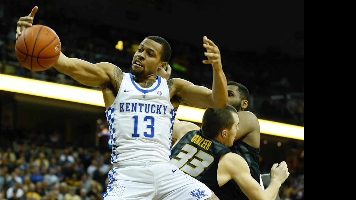 Isaiah Briscoe tried to gain possession of the ball during Kentucky's game at Missouri on Tuesday night.