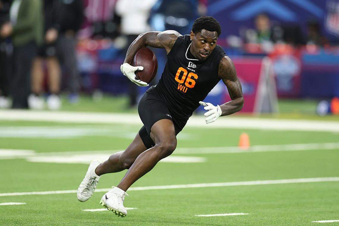 INDIANAPOLIS, INDIANA - FEBRUARY 28: Malik Benson of the Oregon Ducks participates in a drill during the 2026 NFL Scouting Combine at Lucas Oil Stadium on February 28, 2026 in Indianapolis, Indiana. (Photo by Stacy Revere/Getty Images)