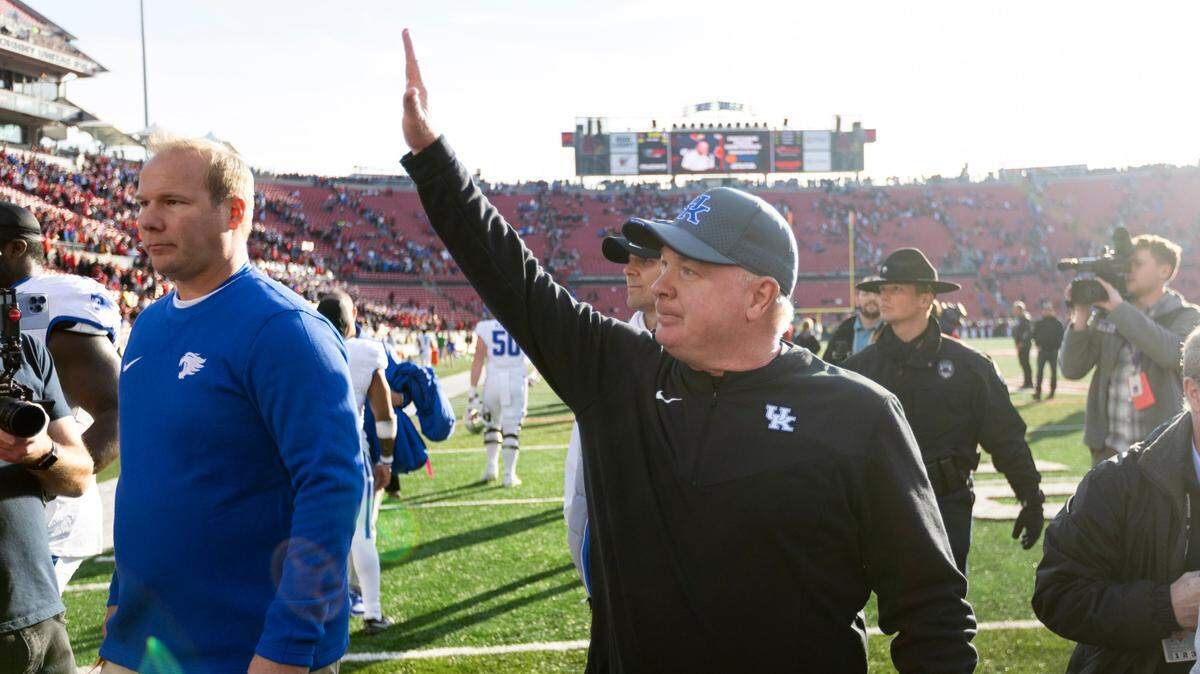 ‘We found a way to win.’ Everything Mark Stoops said after Kentucky upset Louisville.