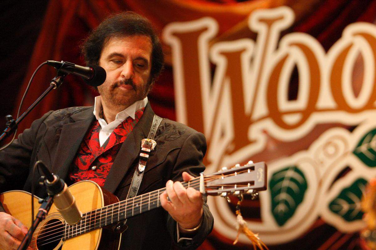 Host Michael Johnathon of the Woodsongs Old-Time Radio Hour