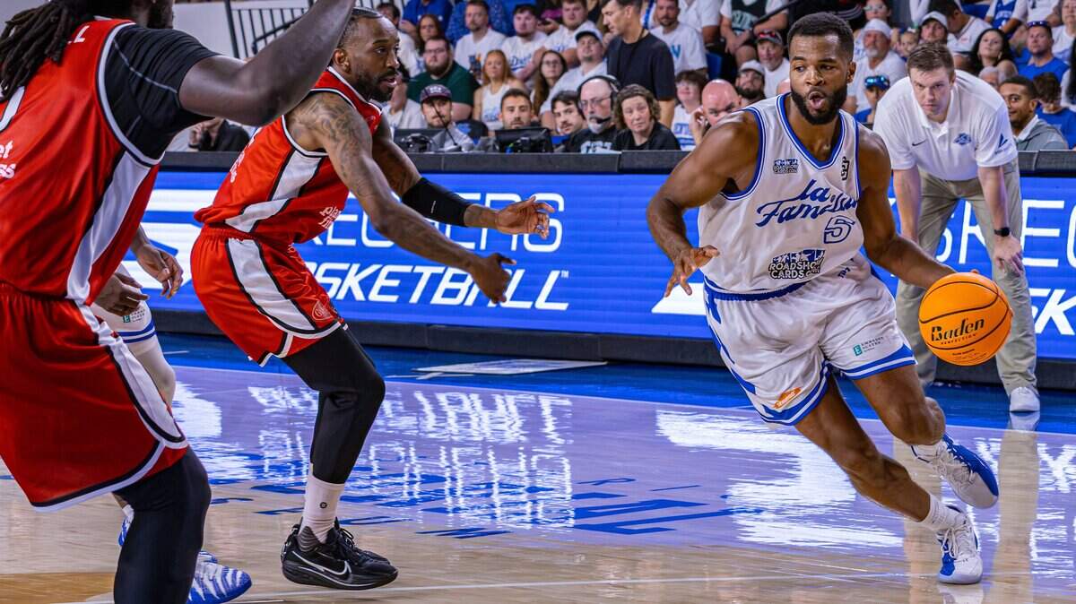 La Familia’s head coach Jon Hood (far right) watches guard Andrew Harrison (5) maneuver with the ball against The Ville’s defense during a The Basketball Tournament first-round game on Saturday, July 18, 2026, at Historic Memorial Coliseum in Lexington, Kentucky.