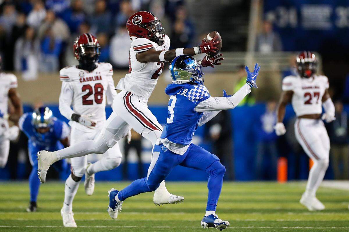 South Carolina defensive back David Spaulding (29) intercepts a pass intended for Kentucky tight end Izayah Cummings (8) during Saturday night’s game at Kroger Field.