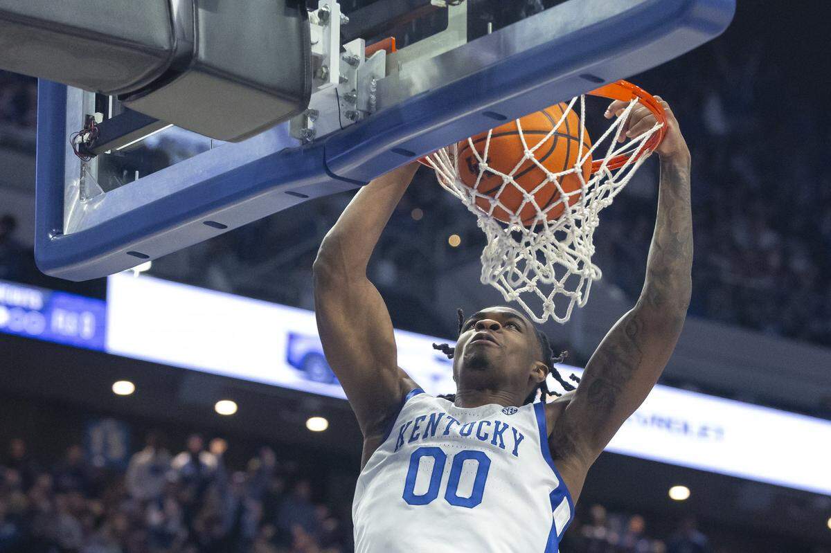 Kentucky guard Otega Oweh (00) is the Wildcats’ leading scorer (15.7 ppg) and has scored in double figures in all 18 games UK has played to date.