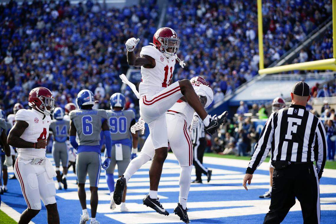 Alabama’s Malik Benson (11) and Roydell Williams (5) celebrate Williams’ 26-yard touchdown reception against Kentucky during the second quarter at Kroger Field on Saturday.