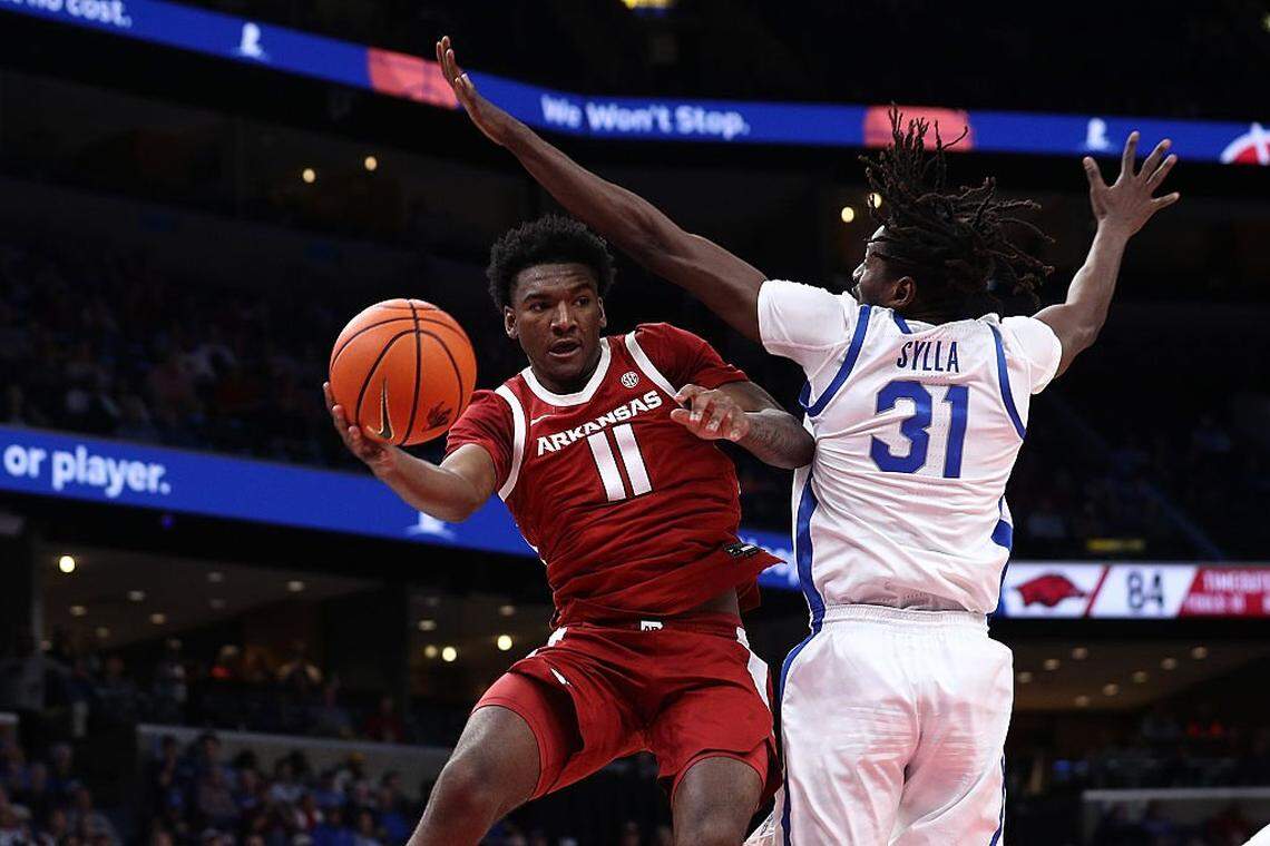 Arkansas sophomore guard Karter Knox (11) averaged 8.1 points and 4.5 rebounds per game for the Razorbacks during the 2025-26 season. Knox has committed to play next season at Louisville.