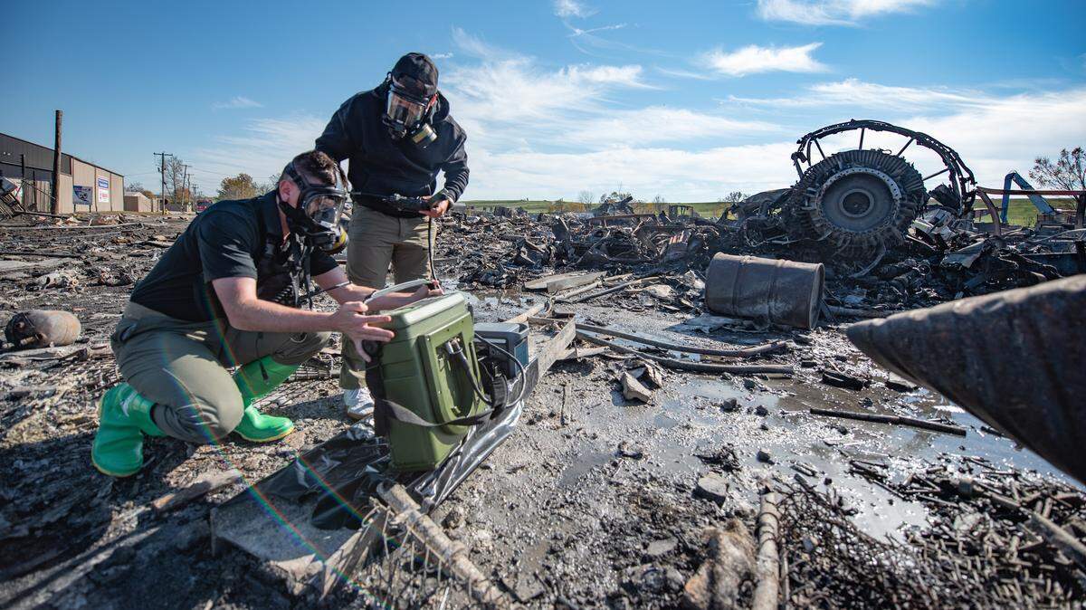 Members of the Kentucky National Guard’s 41st Civil Support Team use a portable gas chromatograph mass spectrometer in Louisville, Ky., Nov. 5, 2025, to test for airborne toxic chemicals at the site of a fatal civilian airplane crash. A UPS MD-11 cargo plane impacted several buildings and a petroleum recycling facility just south of Louisville Muhammad Ali International Airport Nov. 4, igniting a fire that burned for hours. (U.S. Air National Guard photo by Phil Speck)