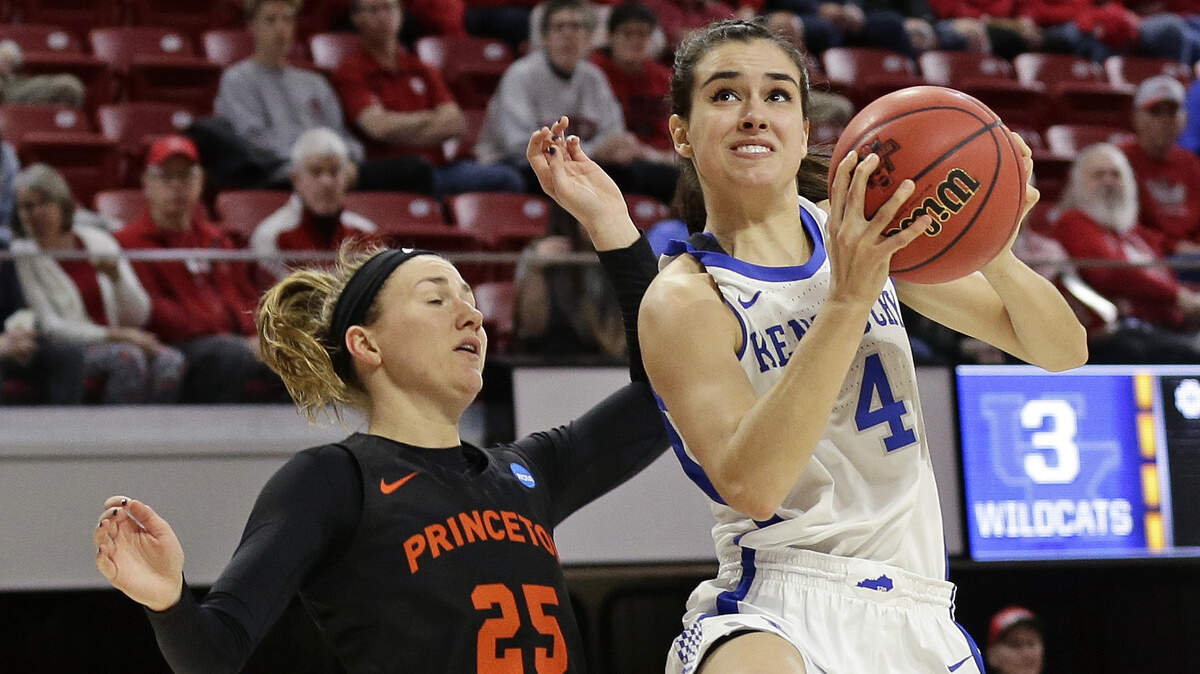 Kentucky’s Maci Morris drove against Princeton’s Gabrielle Rush during their NCAA Tournament first-round game at Raleigh, N.C., on Saturday.