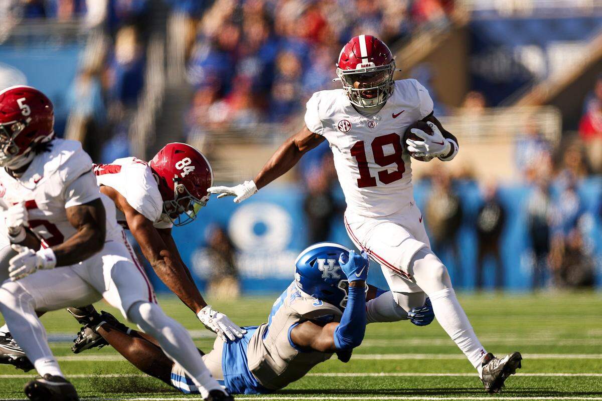 Kendrick Law averaged 23.8 yards per kickoff return at Alabama last season, just 1 yard less per return than Barion Brown did at Kentucky.