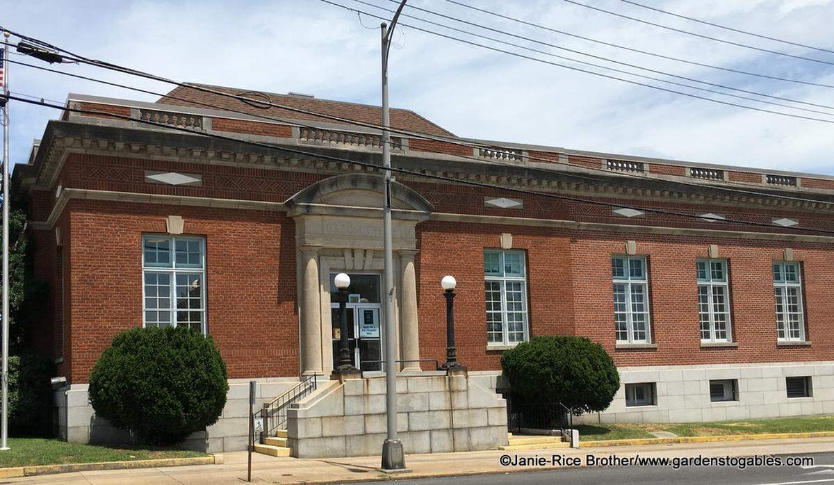 The Mayfield post office was built in 1910.