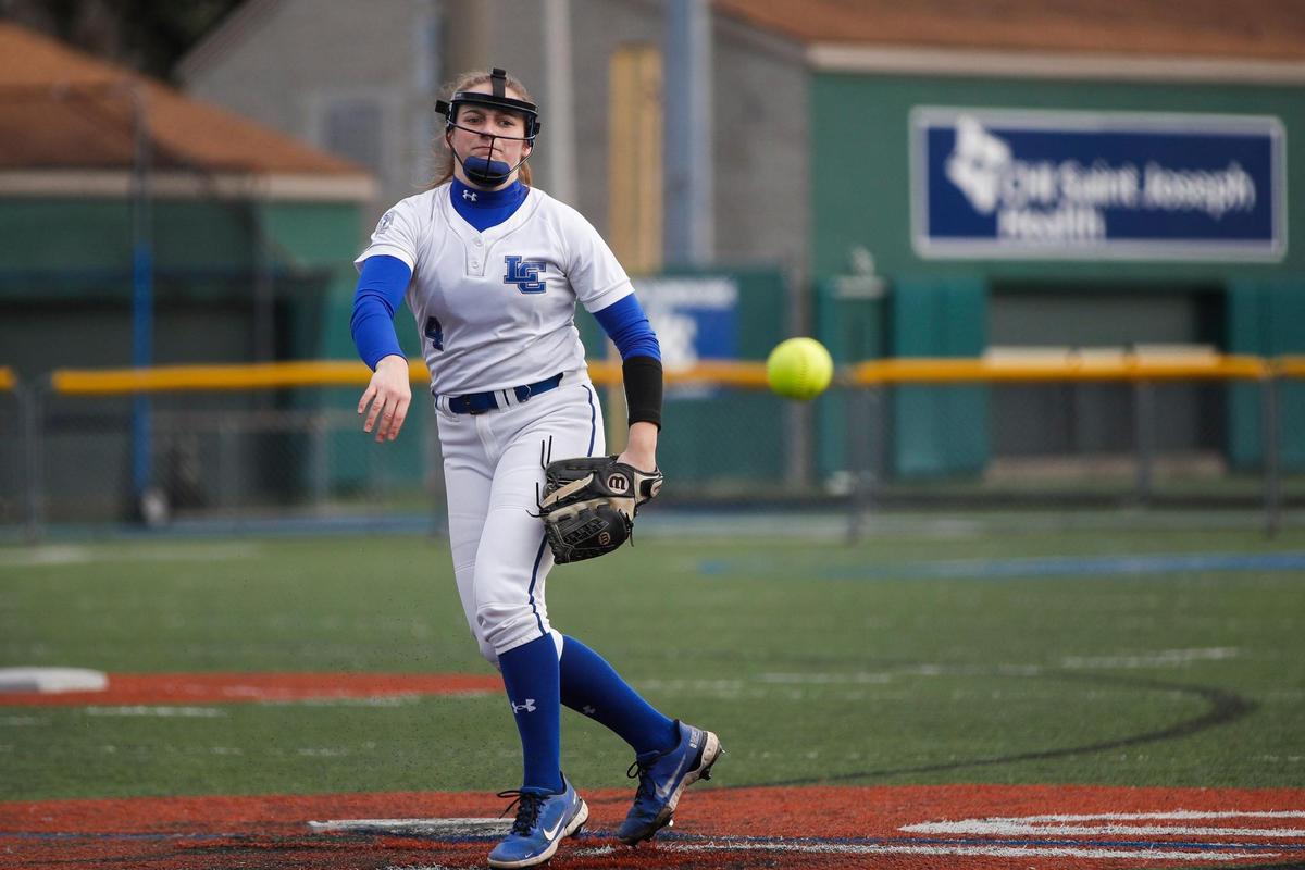 Lexington Catholic’s Abby Hammond delivers a pitch against Tates Creek on Thursday.