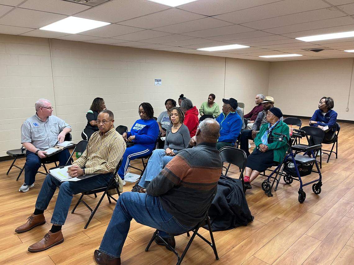 The Oakwood Neighborhood Association met on April 1 to discuss the possible problem of sober living homes.