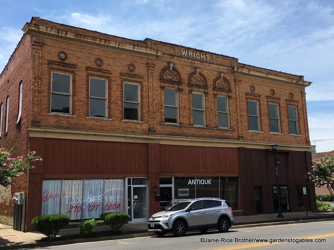 A photo of Debi’s Tax Service in Mayfield taken in the summer of 2018.