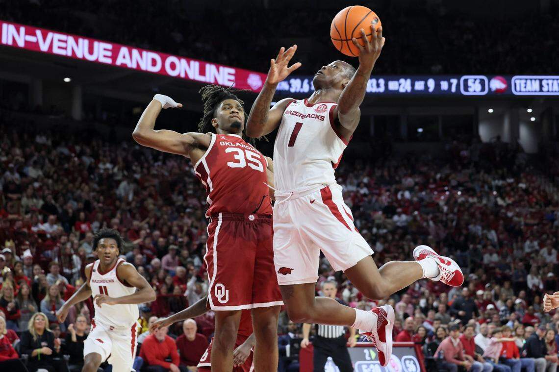 Former FAU star Johnell Davis has had a challenging season in his super-senior year playing for John Calipari and Arkansas.