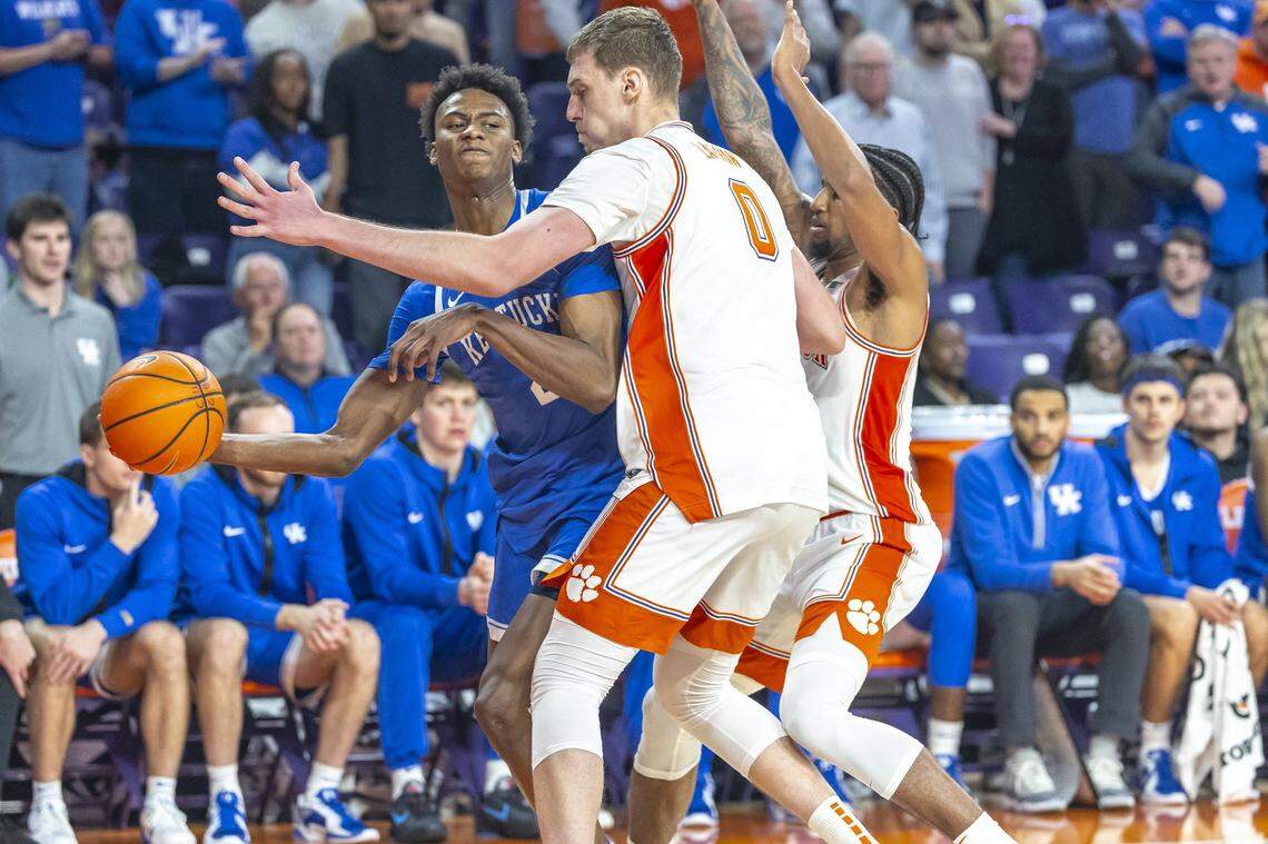 Kentucky’s Jaxson Robinson looks to pass around Clemson’s Viktor Lakhin during Tuesday night’s game. For the third game in a row, the Wildcats struggled with their shooting touch from long distance. This time it cost them as they suffered their first loss of the season.