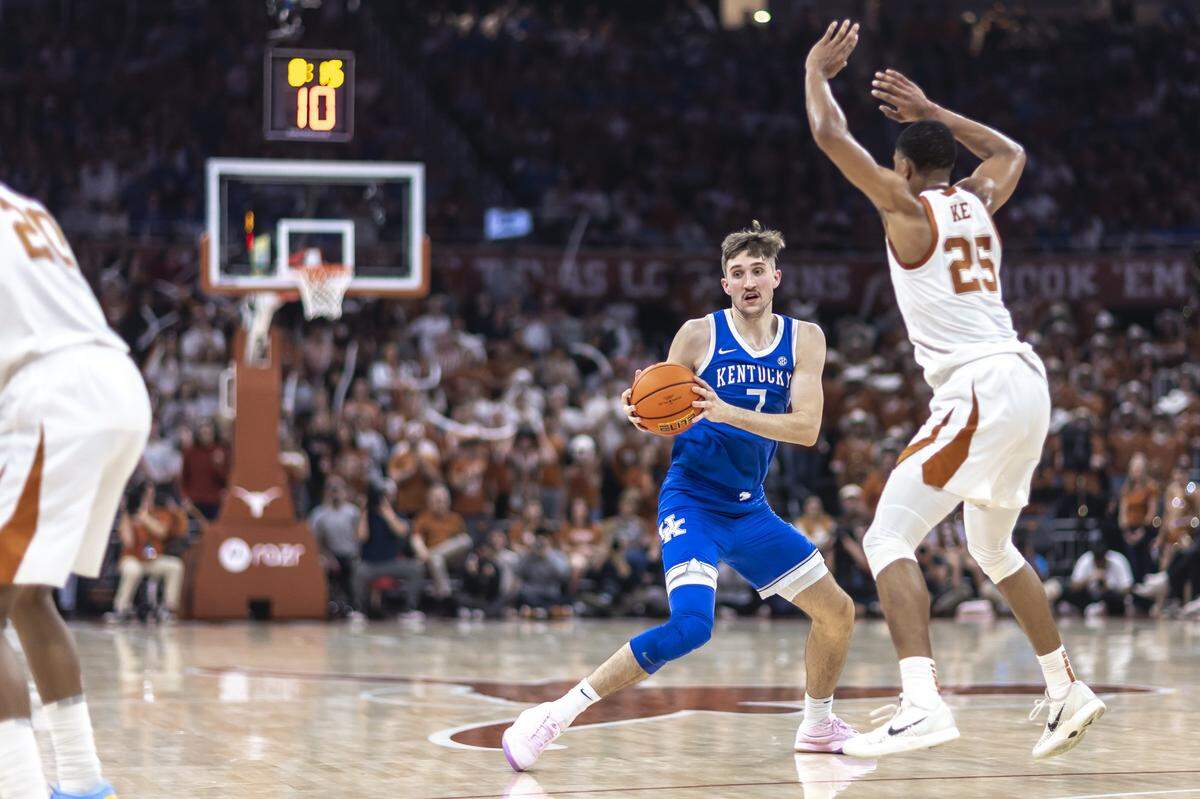 Kentucky forward Andrew Carr (7) looks to move the ball as Texas forward Jayson Kent (25) defends during Saturday’s game at the Moody Center in Austin, Texas.