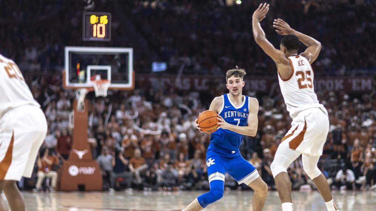 Live updates: Kentucky Wildcats at Texas Longhorns college basketball