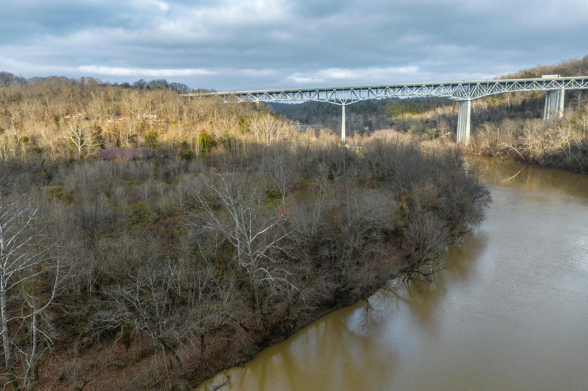 Crews are readying 30 acres along the Kentucky River for a new natural area that will be the only public water access in Fayette County. The city of Lexington announced in May it had purchased more than 30 acres on the Kentucky River for a little more than $1.16 million.