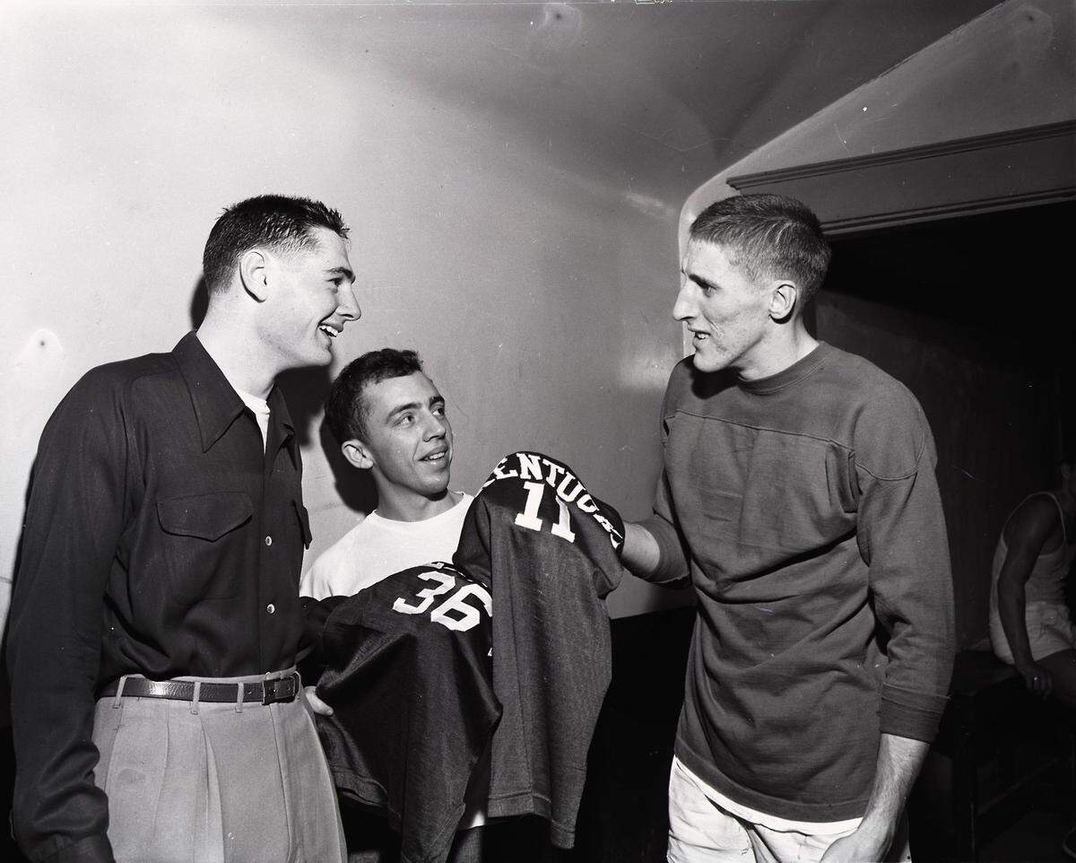 Shelby Linville, right, on the day in 1950 when he was assigned jersey No. 11 for the Kentucky Wildcats. Linville, a product of Middletown, Ohio, went on to become the hero of UK’s 76-74 win over Illinois in the 1951 NCAA Tournament national semifinals.