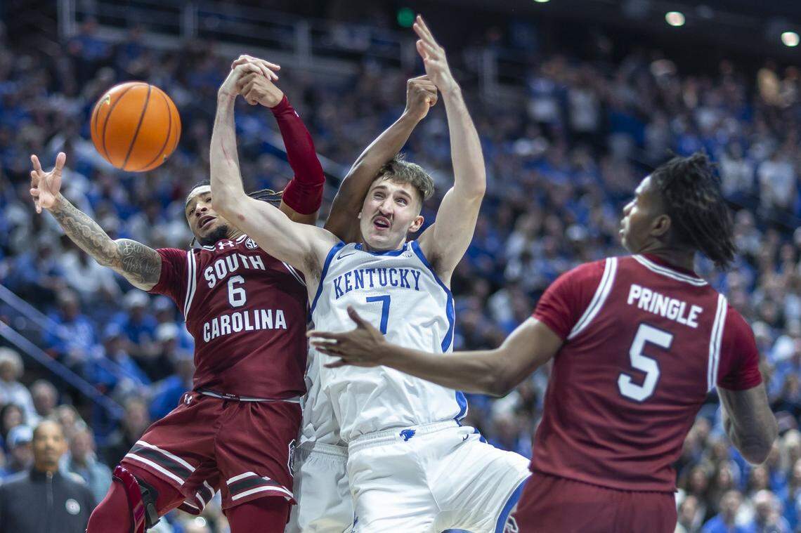 Kentucky forward Andrew Carr (7) fights for a rebound with South Carolina guard Jamarii Thomas (6) during Saturday’s game at Rupp Arena.
