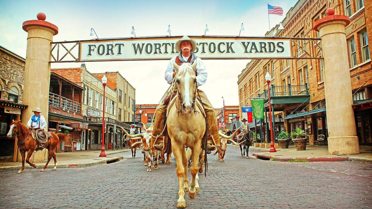 Fort Worth’s most popular tourist attractions, the twice-daily “cattle drives” are symbolic of the city’s important role in the industry.