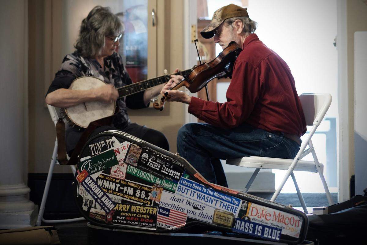 Tona Barkely and John Harrod met on the eve of Woodstock. Eventually they ended up married and still make music together. The plan to celebrate the music festival’s 50th anniversary with a shindig at their home in Owenton.