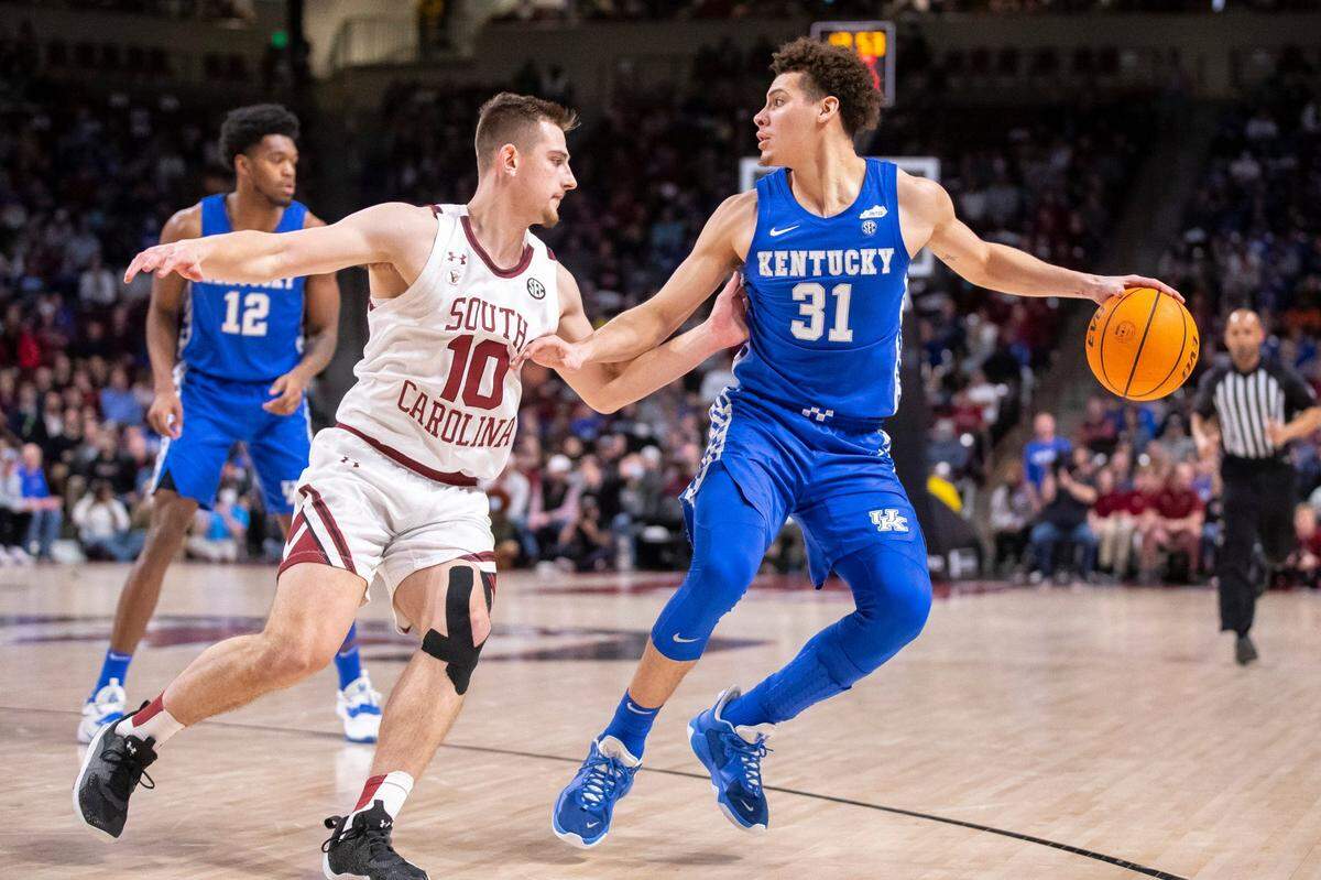 Kentucky’s Kellan Grady (31), guarded by South Carolina’s Erik Stevenson, had 12 points, three rebounds and two assists in Tuesday’s win.