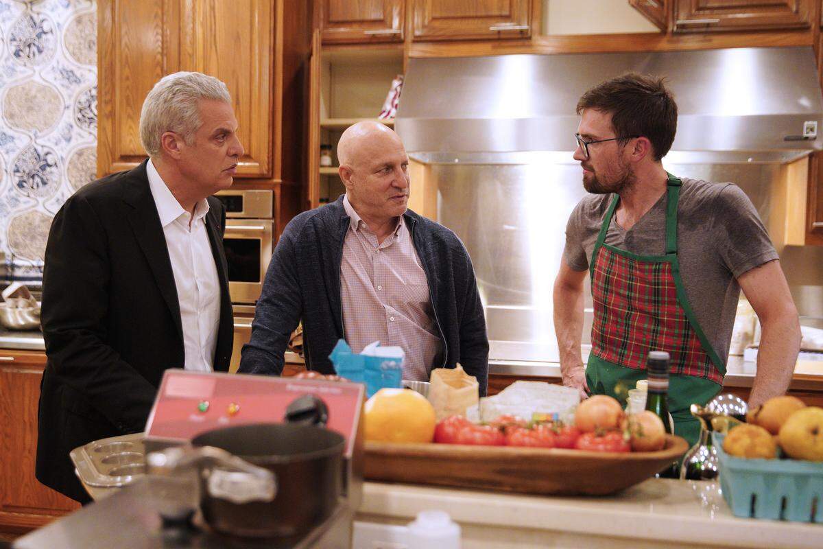 Guest judge chef Eric Ripert joins head judge Tom Colicchio to grill chef Kevin Scharpf on what he’s making. It didn’t turn out well. At least this challenge is air conditioned.