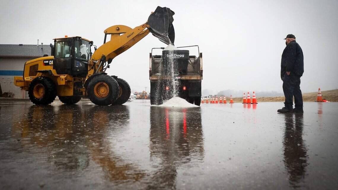 Lexington road crews prepare for cold weather, treat streets ...