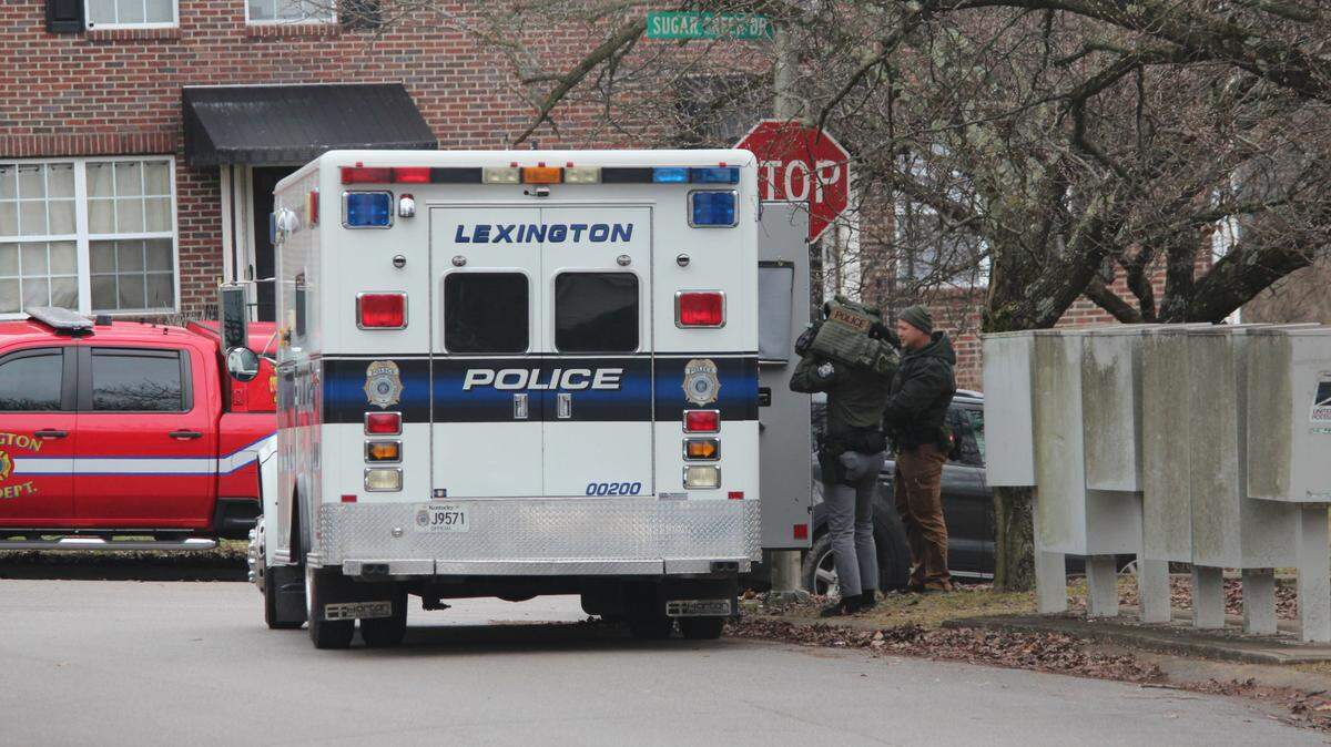 The Lexington Police Department helped U.S. Marshals apprehend a suspect wanted on out-of-state murder charges on Sugar Creek Drive Tuesday afternoon.