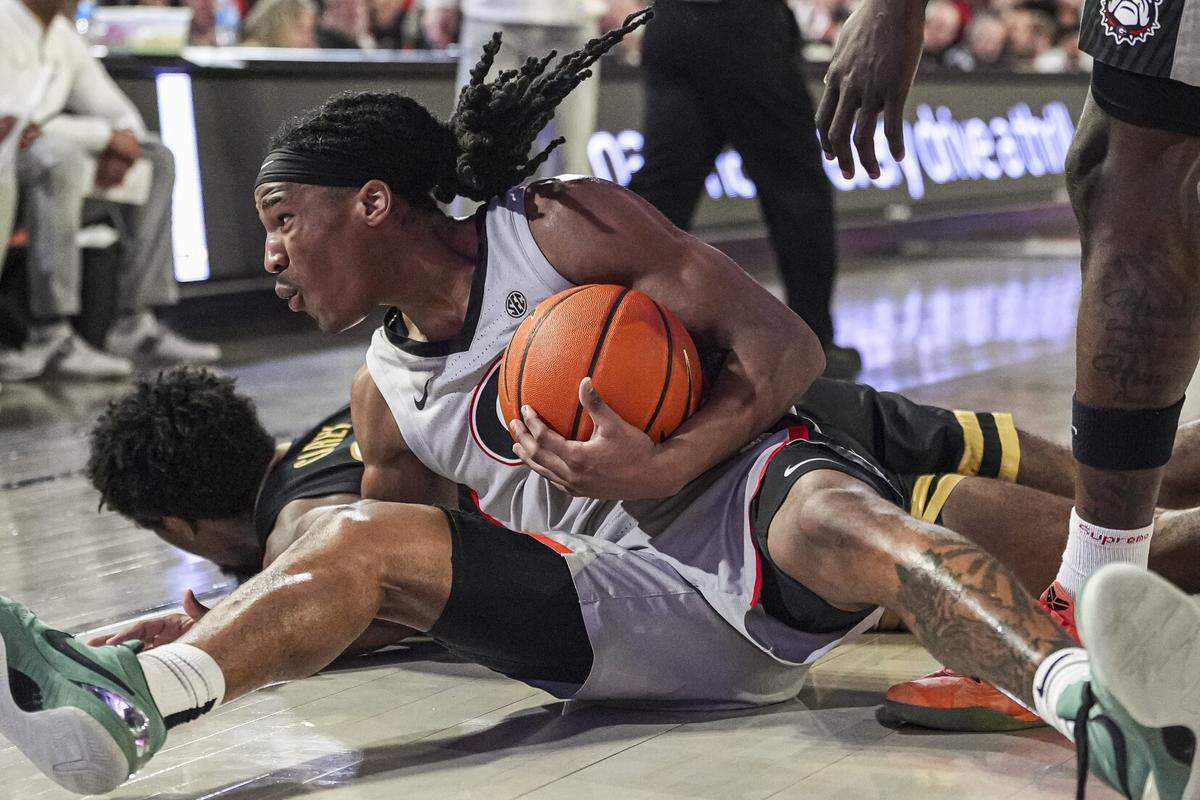 Mar 8, 2025; Athens, Georgia, USA; Georgia Bulldogs guard Silas Demary Jr. (5) wins a battle for a loose ball against Vanderbilt Commodores forward Jaylen Carey (22) during the second half at Stegeman Coliseum. Mandatory Credit: Dale Zanine-Imagn Images