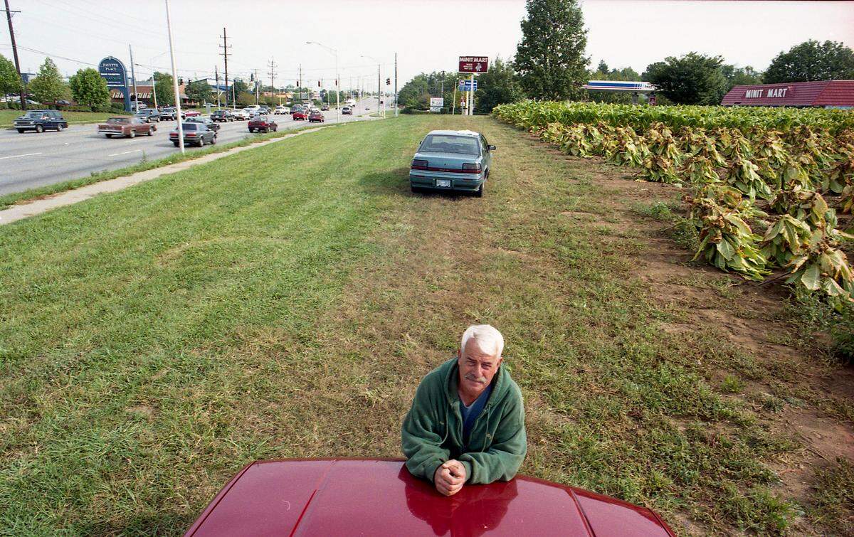 John Fritz on his farm with tobacco growing next to cars speeding down Lexington’s Nicholasville Road, Sept. 22, 1997. Years of legal fights about the development of the property ensued, with the city saying land on the east side of Nicholasville Road should be residential. Eventually the 50-acre farm would become The Summit at Fritz Farm upscale shopping center.