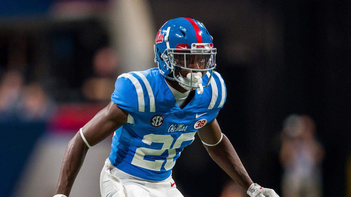 Ole Miss defensive back Keidron Smith announced Friday that he is transferring to UK for his final season of college eligibility.
