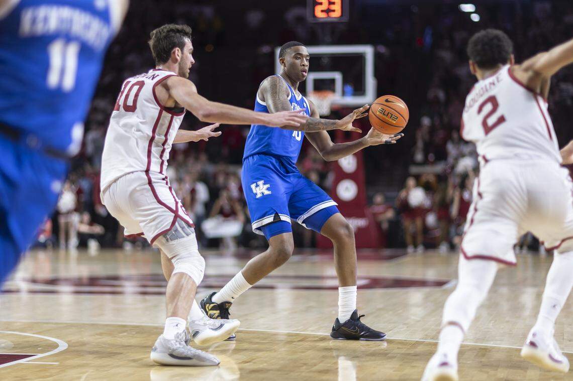 Kentucky forward Brandon Garrison, center, looks to move the ball in front of Oklahoma forward Sam Godwin, left, during Wednesday’s game at Lloyd Noble Center in Norman, Okla.