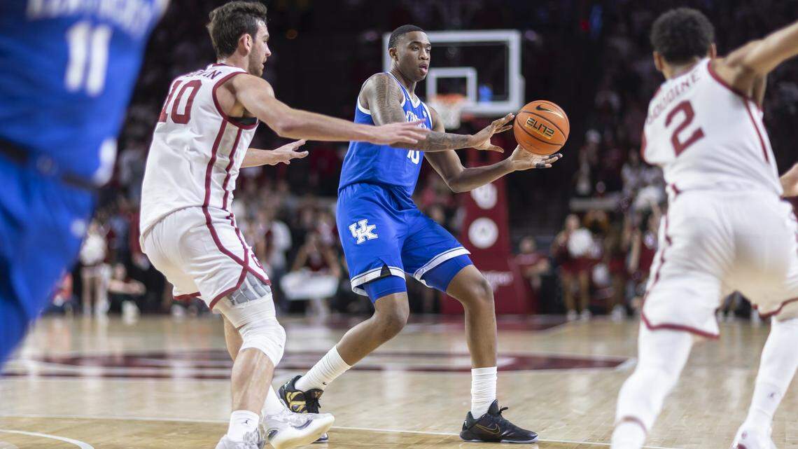 Live updates: Kentucky Wildcats at Oklahoma Sooners college basketball