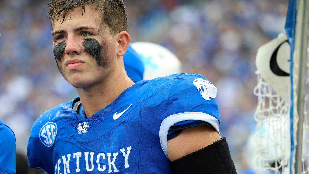 Kentucky sophomore tight end Josh Kattus (84) has caught eight passes for 108 yards and two touchdowns this season.