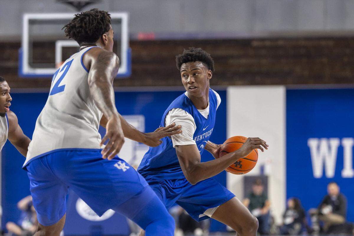 Transfer guard Jaxson Robinson (2) scored 15 points and went 4-for-9 from 3-point range.
