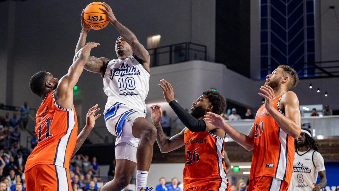 Archie Goodwin, Kahlil Whitney deliver again as La Familia wins a TBT nail-biter