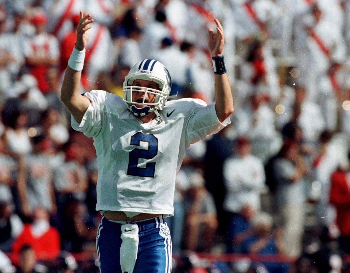 Kentucky quarterback Tim Couch signals touchdown after throwing the TD that put Kentucky up 42-0 over Indiana in Bloomington, Indiana, Saturday, September 20, 1997.