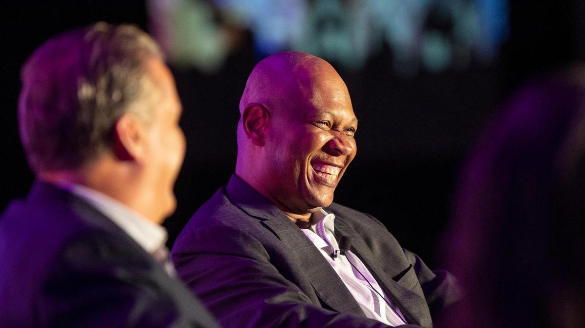 Louisville’s Kenny Payne, right, and Kentucky’s John Calipari shared a laugh during Wednesday night’s gathering in Louisville.